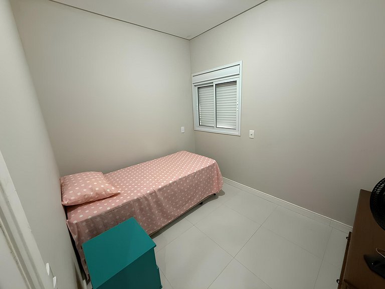 Cód 127 - Apartamento amplo a 500m da Praia de Palmas