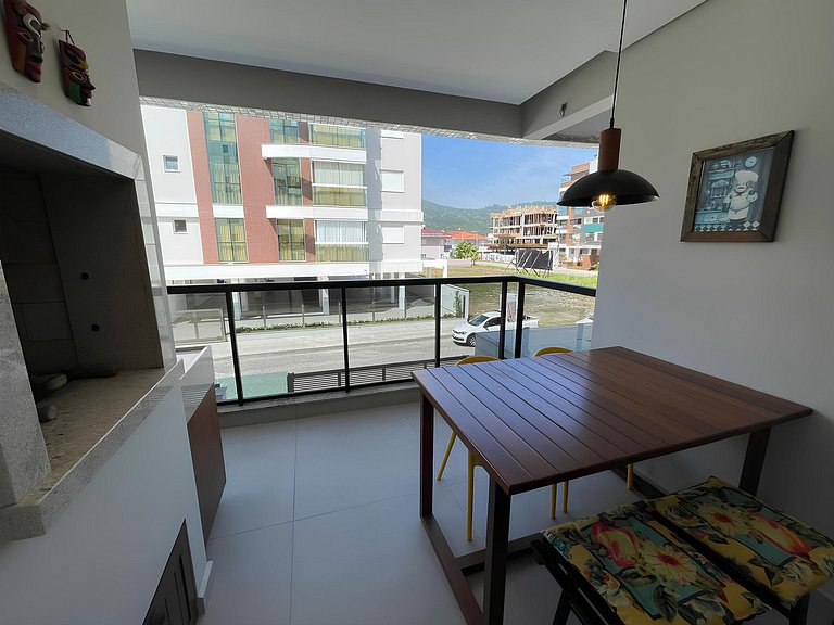 cód 130 - Excelente apartamento amplo e decorado.