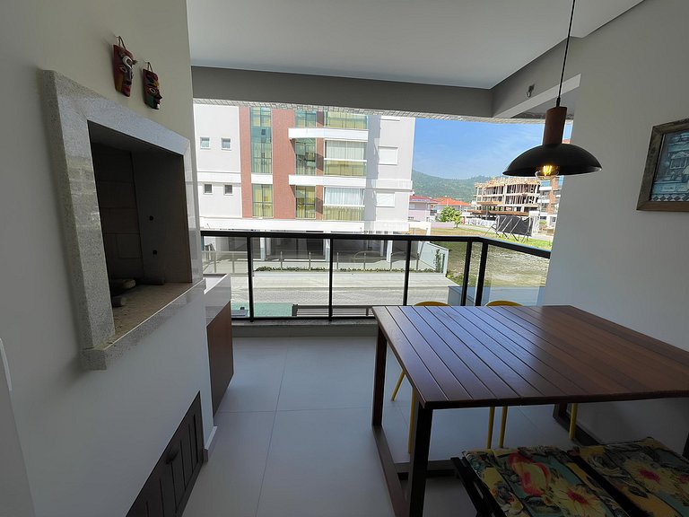 cód 130 - Excelente apartamento amplo e decorado.
