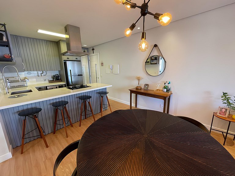 cód 130 - Excelente apartamento amplo e decorado.