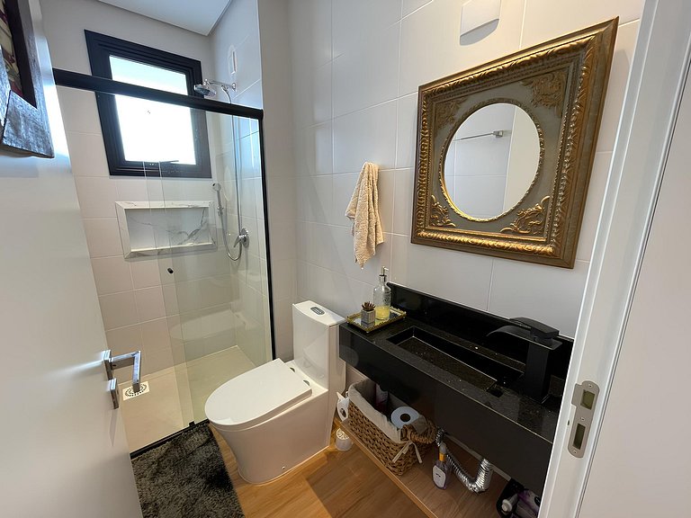 cód 130 - Excelente apartamento amplo e decorado.