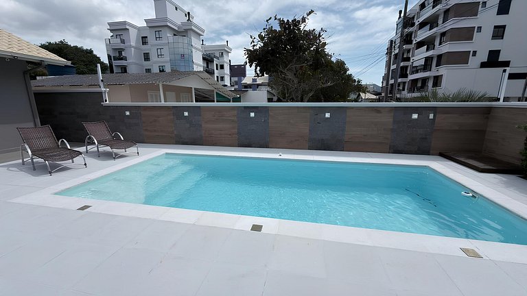 Cód 6 - Casa Sofisticada à 50 m do mar