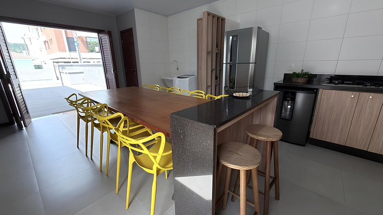 Cód 6 - Casa Sofisticada à 50 m do mar
