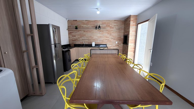 Cód 6 - Casa Sofisticada à 50 m do mar