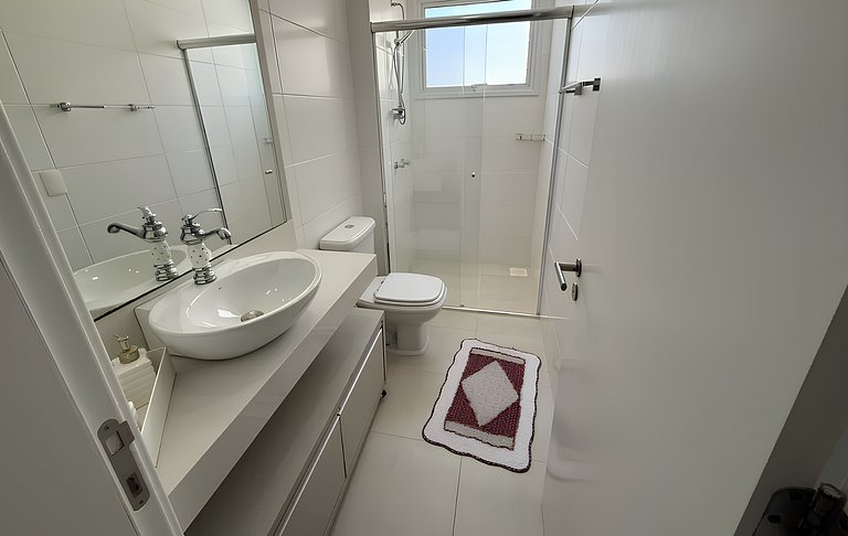 Cód 137- Belo apartamento de 3 suítes