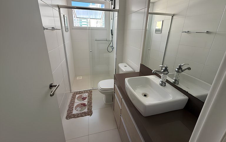 Cód 137- Belo apartamento de 3 suítes