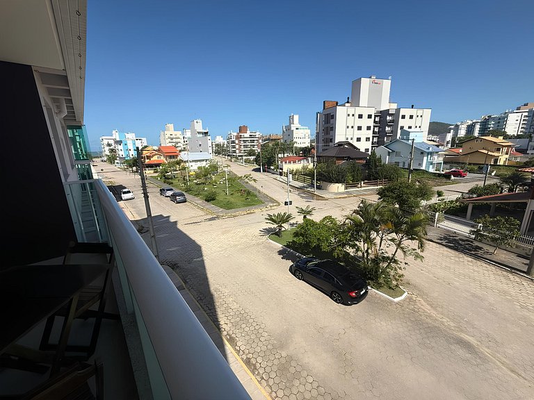 cód 152 - Excelente apartamento á 300m do mar!