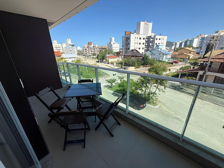 cód 152 - Excelente apartamento á 300m do mar!