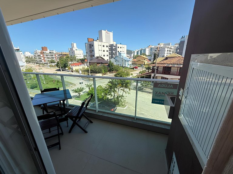 cód 152 - Excelente apartamento á 300m do mar!