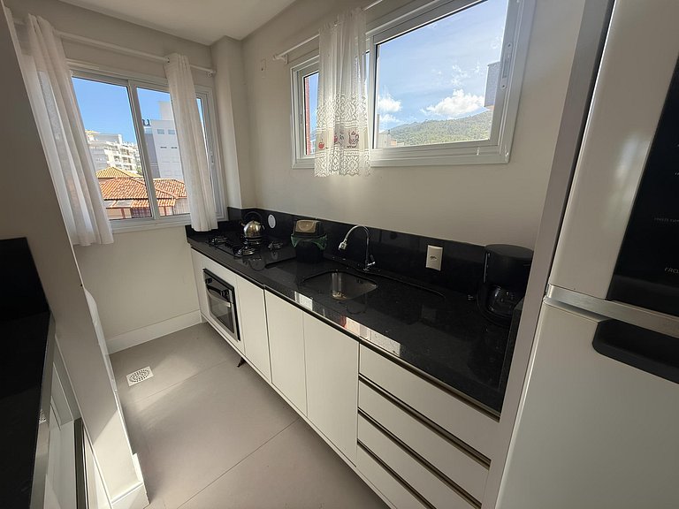 cód 152 - Excelente apartamento á 300m do mar!