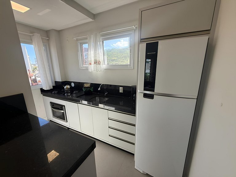 cód 152 - Excelente apartamento á 300m do mar!