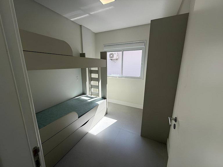 cód 152 - Excelente apartamento á 300m do mar!