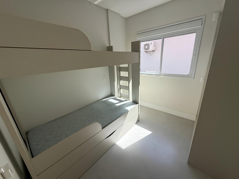 cód 152 - Excelente apartamento á 300m do mar!