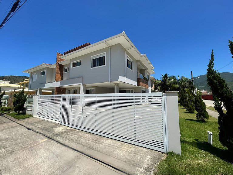 Cód 155 - Casa ampla e arejada, 280m do mar