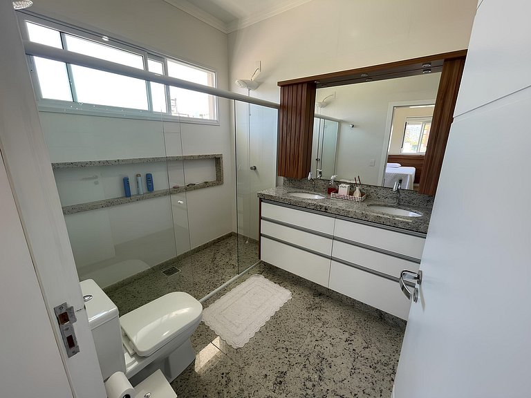 Cód 155 - Casa ampla e arejada, 280m do mar