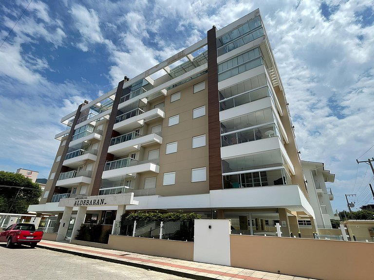 Cód 157 - Apartamento a apenas 100 metros do mar!