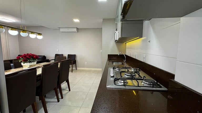 Cód 131- belo apartamento  á 280 metros do mar