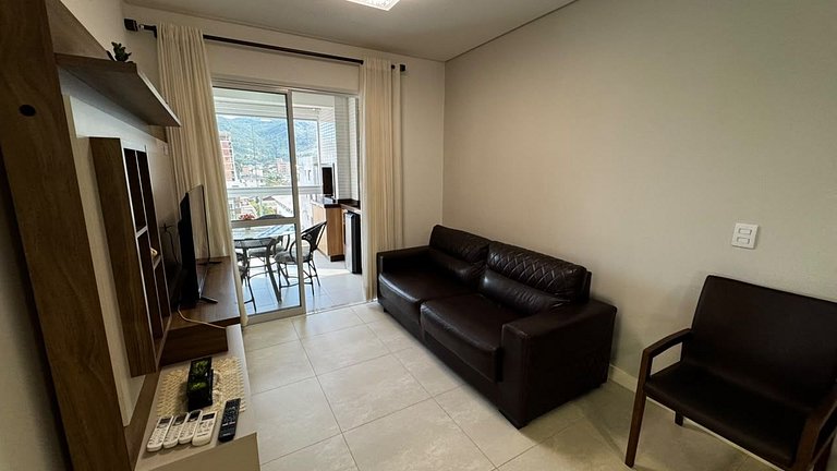 Cód 131- belo apartamento  á 280 metros do mar